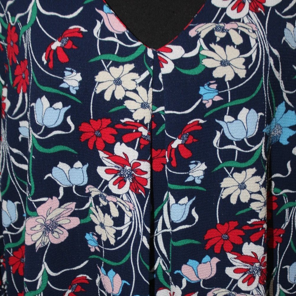 Bobeau Navy Floral Long Sleeve and V-neck Top - Picture 7 of 11